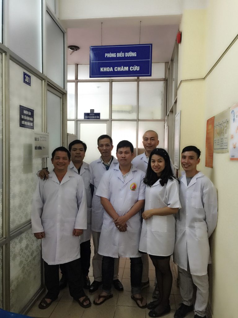 trần xuân toàn khám chữa bệnh hàng ngày cho bệnh nhân